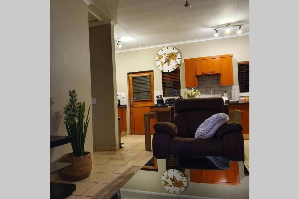 Plush Private Home โพเลอกวาเน ภายนอก รูปภาพ